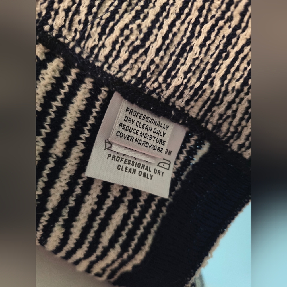 St.John Knit Jacket Set Up - Picture 4 of 15